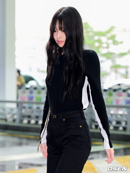 Black Pink's Jenny Airport Look
