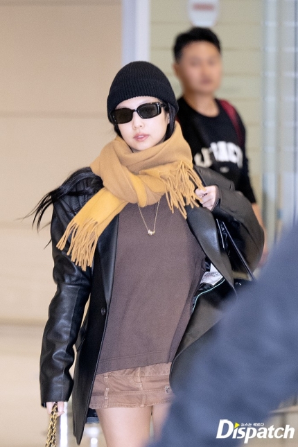 Black Pink's Jennie Airport Fashion 